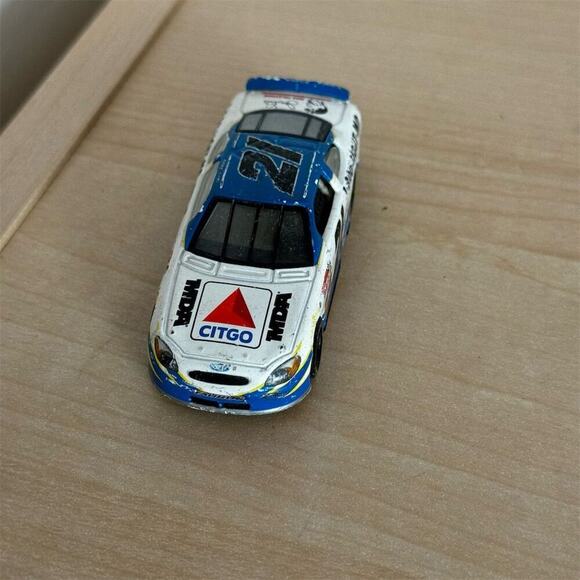 Vintage 2000 NASCAR #21 Elliott Sadler Citgo MDA Racing Diecast Car 1:64 - Picture 7 of 8